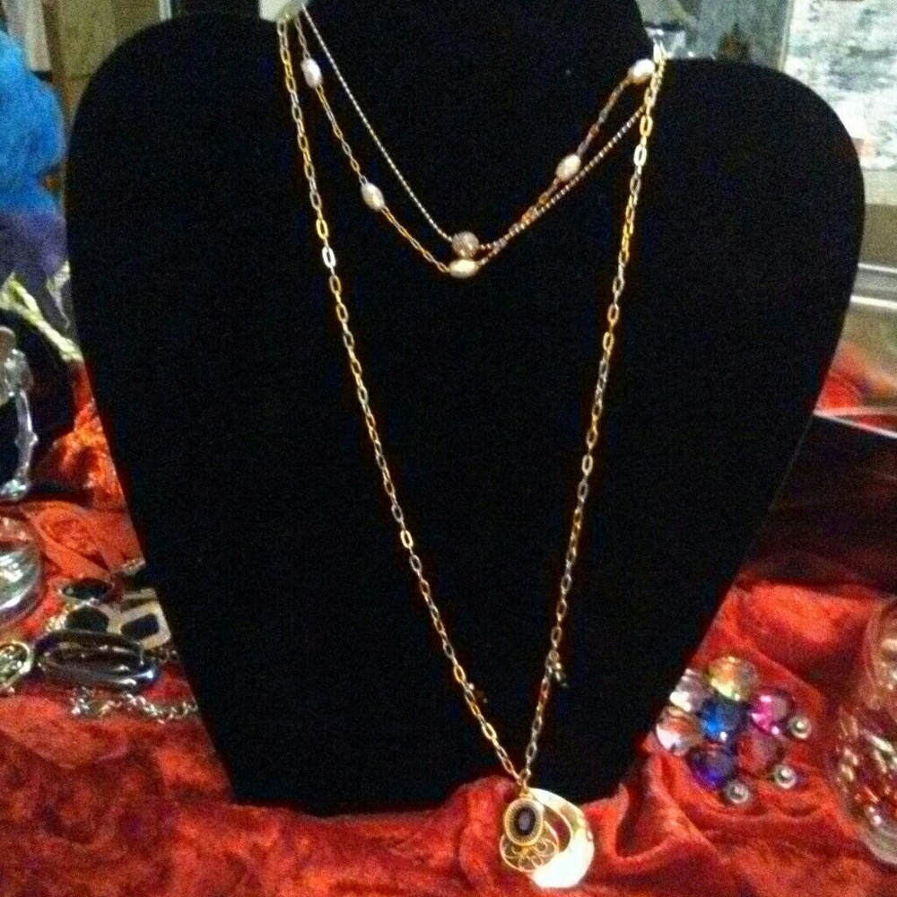 Dainty gold bracelet and necklace